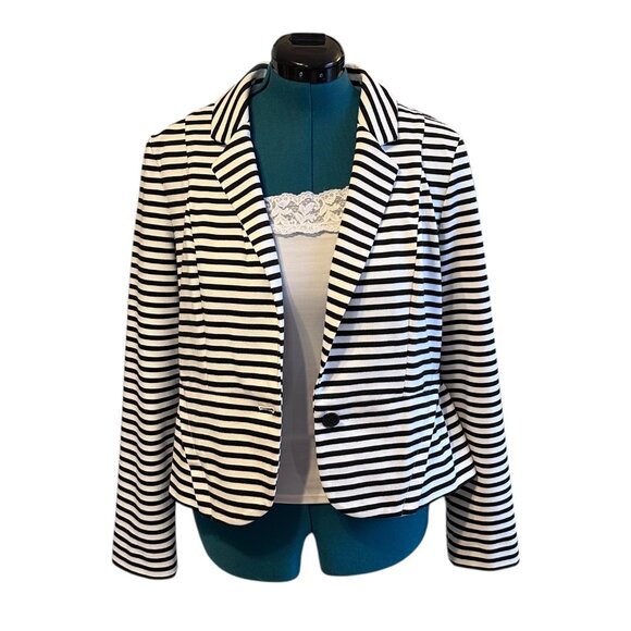 Elle Black and White Striped Cropped Peplum Blazer - Picture 5 of 7